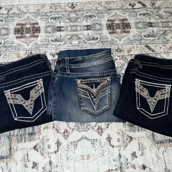 Women's Vigoss Blue Jeans with Embroidered Pockets - Picture 1 of 1